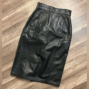 Bally Black Leather Skirt Sleek Pencil Midi Skirt with Pockets